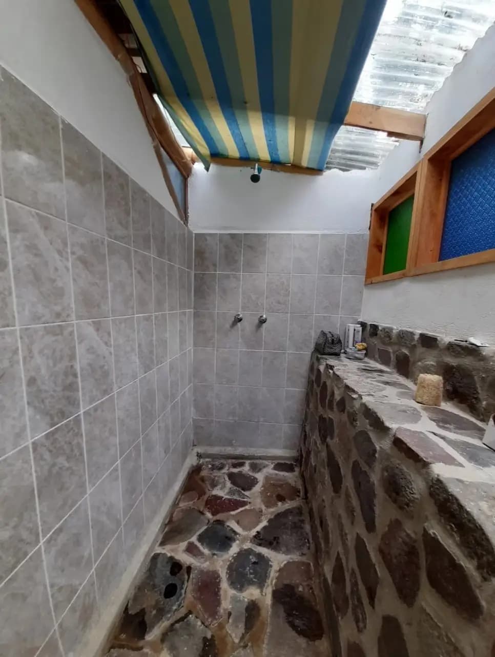 Dormitorio en granja · 8 camas individuales · Baño compartido 3
