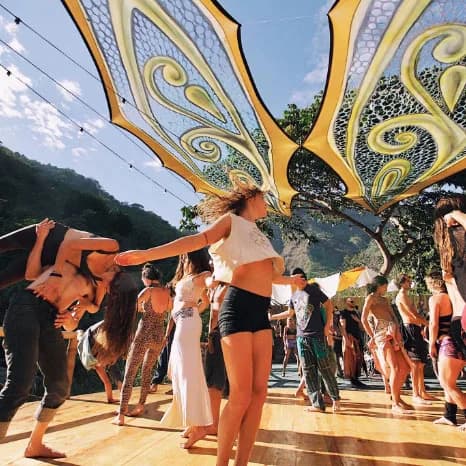 Practica yoga
y danza extática