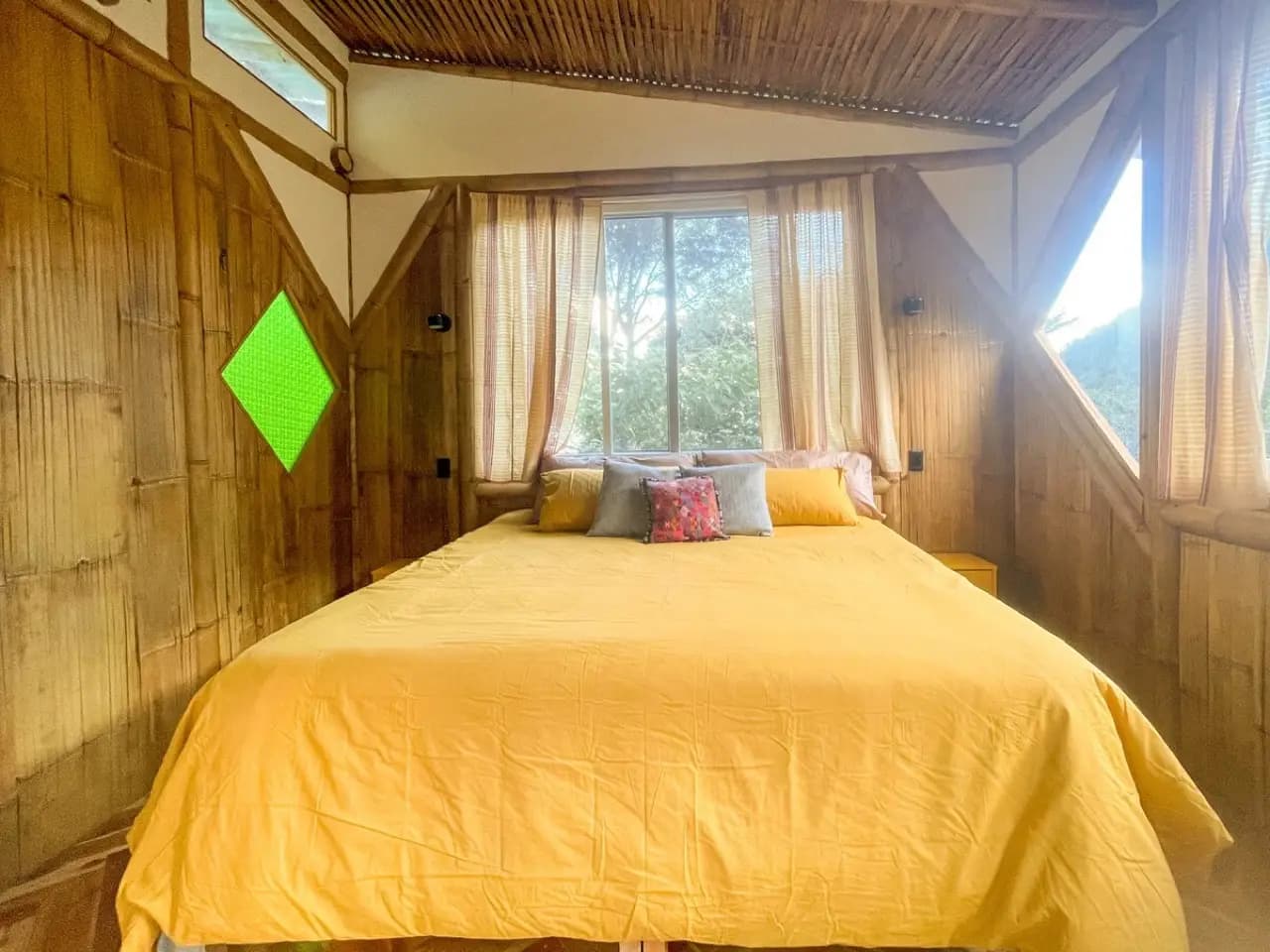 Cabaña de bambú de lujo · Cama tamaño king · Retiro en la naturaleza 12
