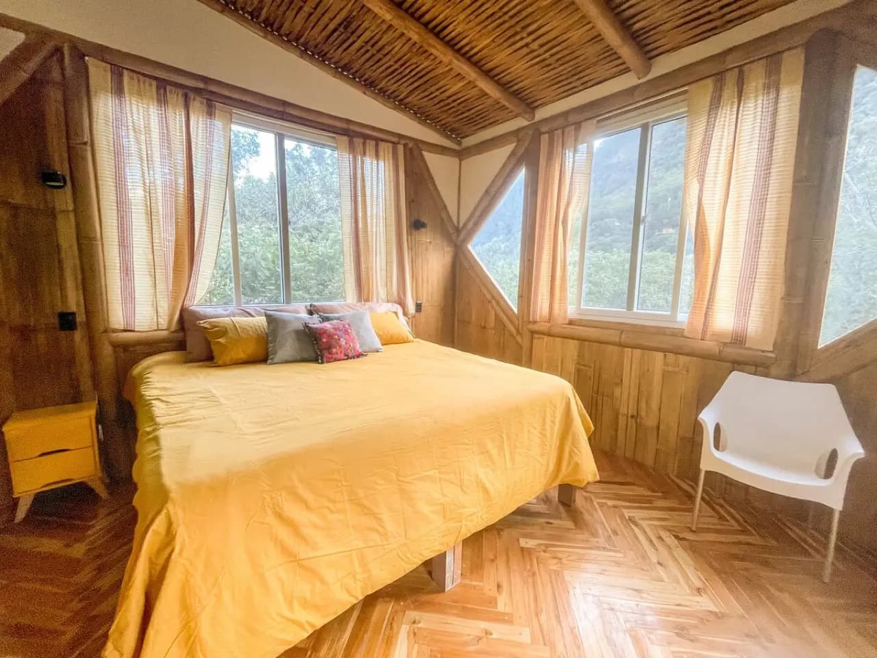 Cabaña de bambú de lujo · Cama tamaño king · Retiro en la naturaleza 17