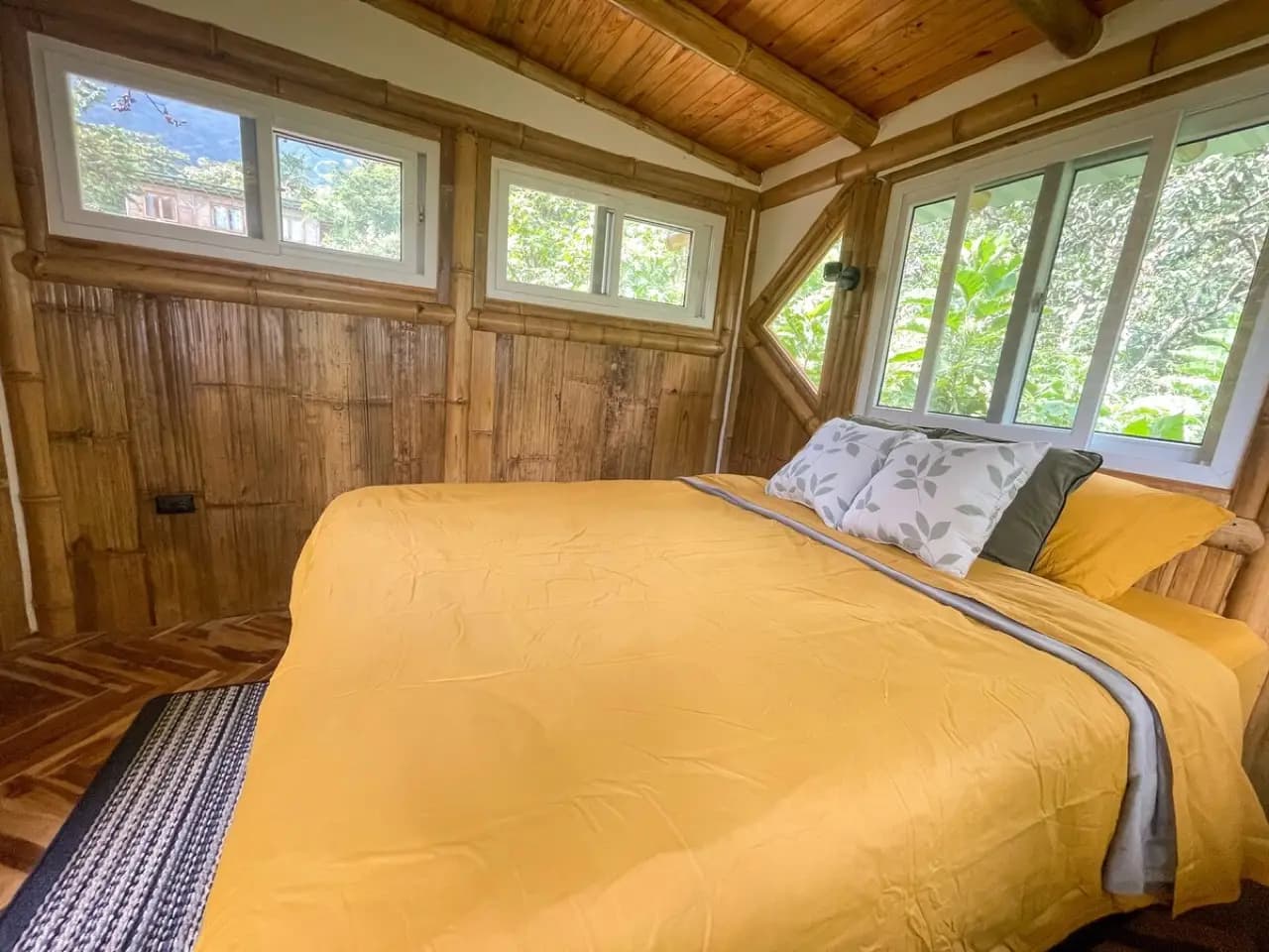 Cabaña de bambú de lujo · Cama tamaño queen · Nivel superior 18