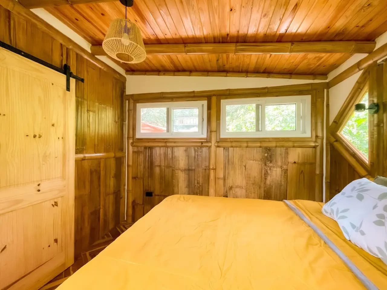 Cabaña de bambú de lujo · Cama tamaño queen · Nivel superior 19