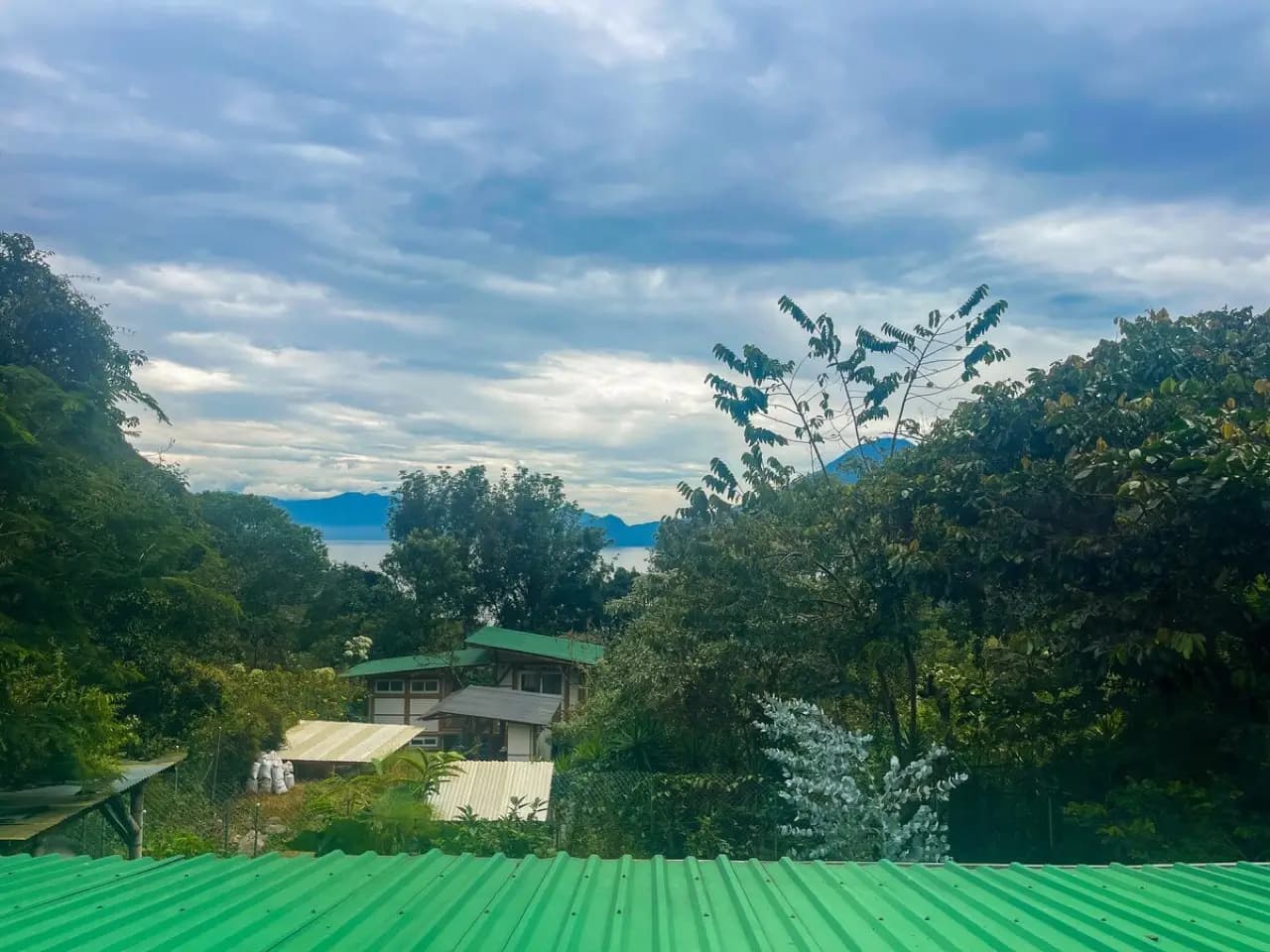 Casita familiar en granja ecológica con vista al valle Atitlán 15