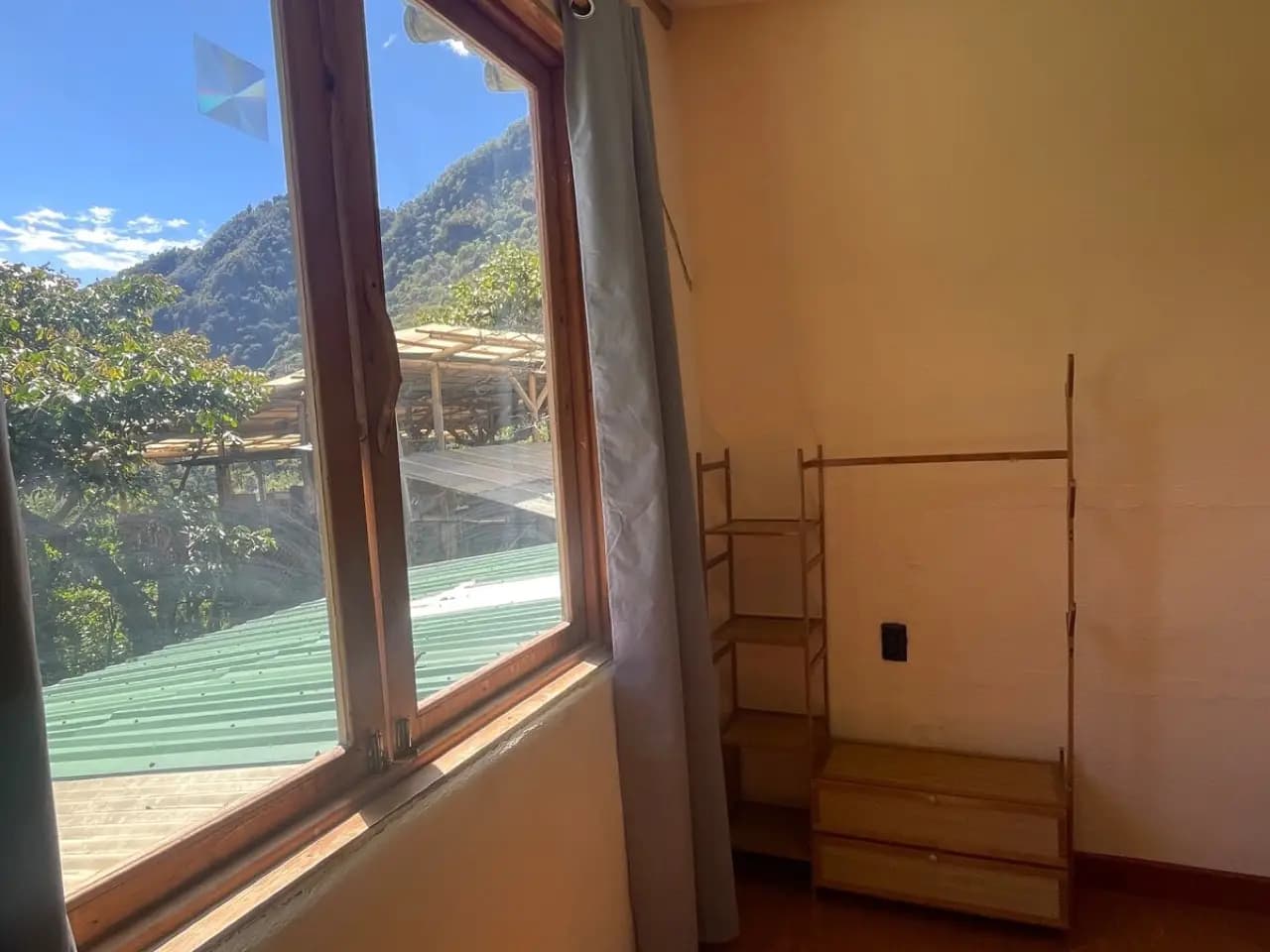 Eco casita en granja de permacultura con vista al valle 6
