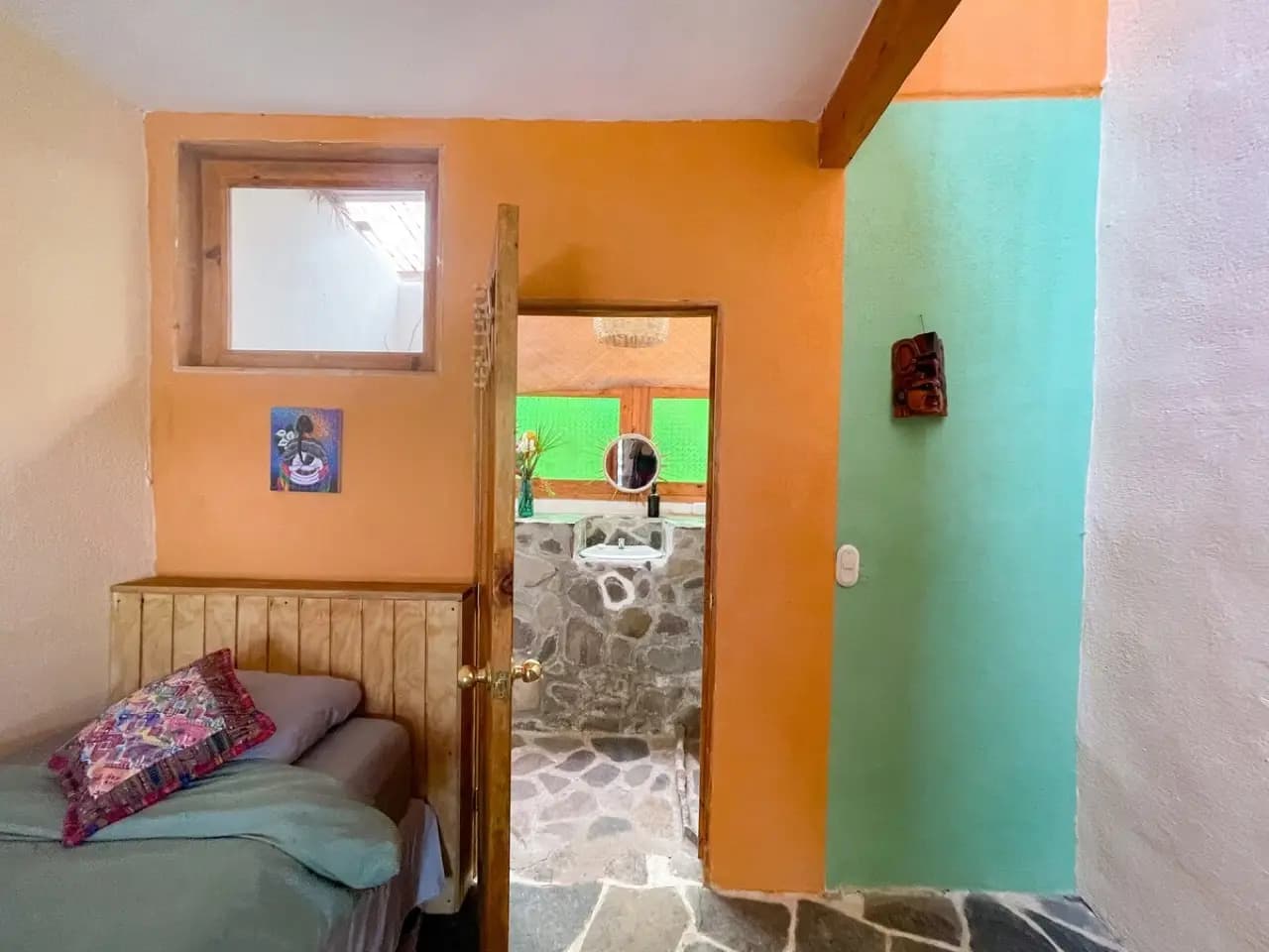 Eco casita en granja de permacultura con vista al valle 8
